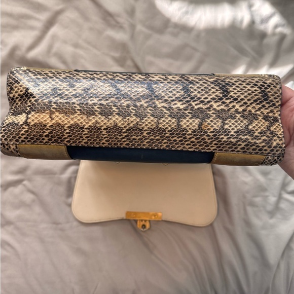 Gucci
Python Medium Osiride Top Handle Bag - Picture 10 of 10